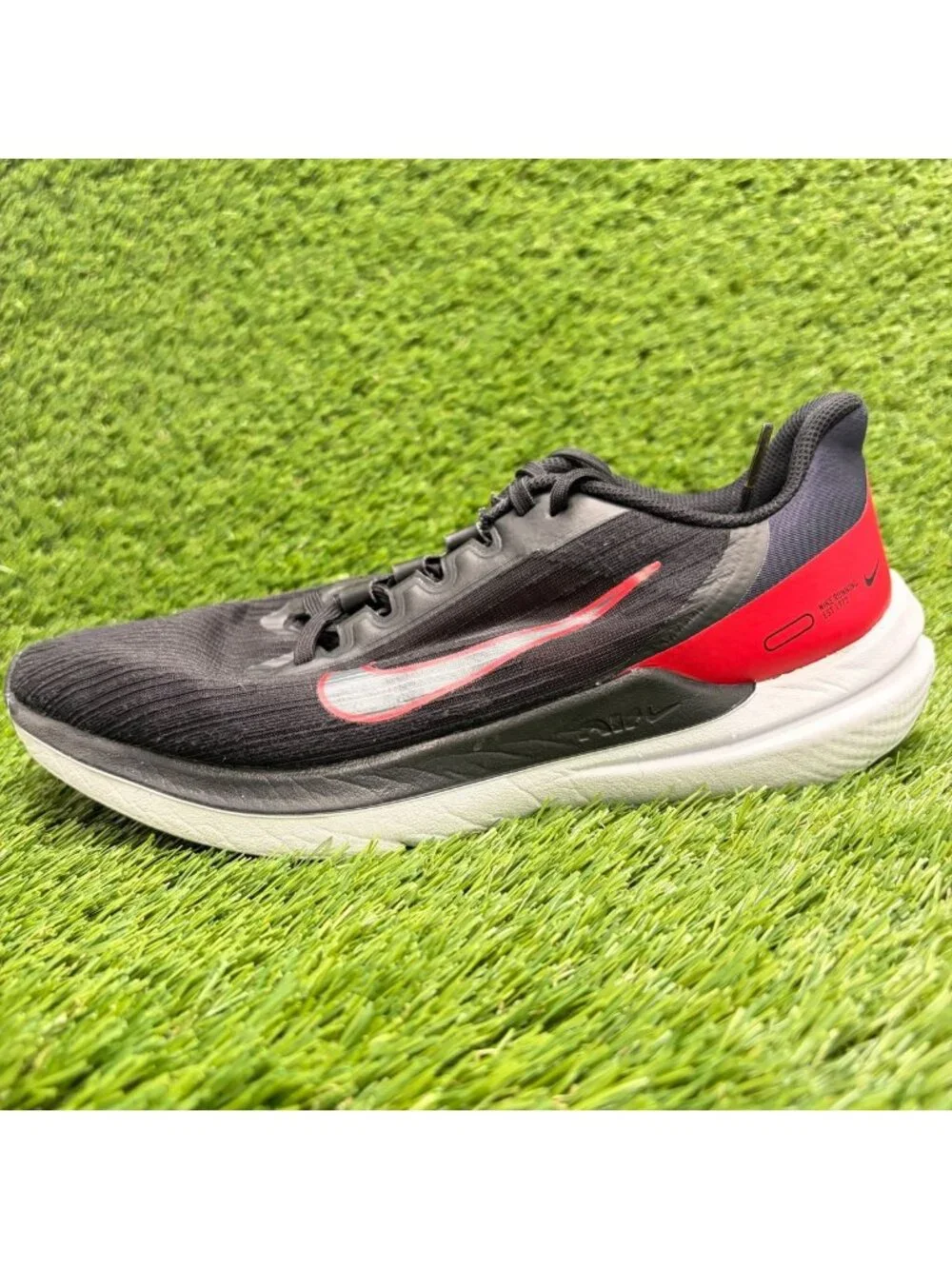 Nike Air Winflo 9 Mens Size 8 Black Red Athletic Running Walking Shoes Sneakers
